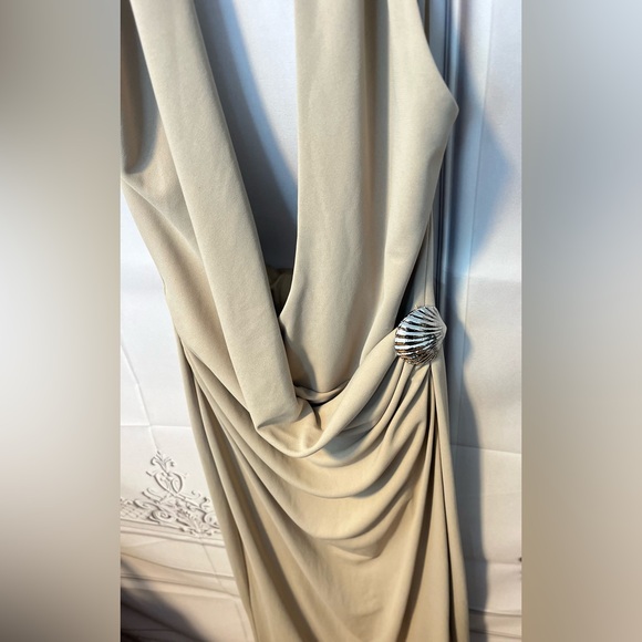 Summer 🌞 NWT ZARA Viral 
HALTER DRESS SIZE S
🚨 My prices are firm, no discount - Picture 5 of 16